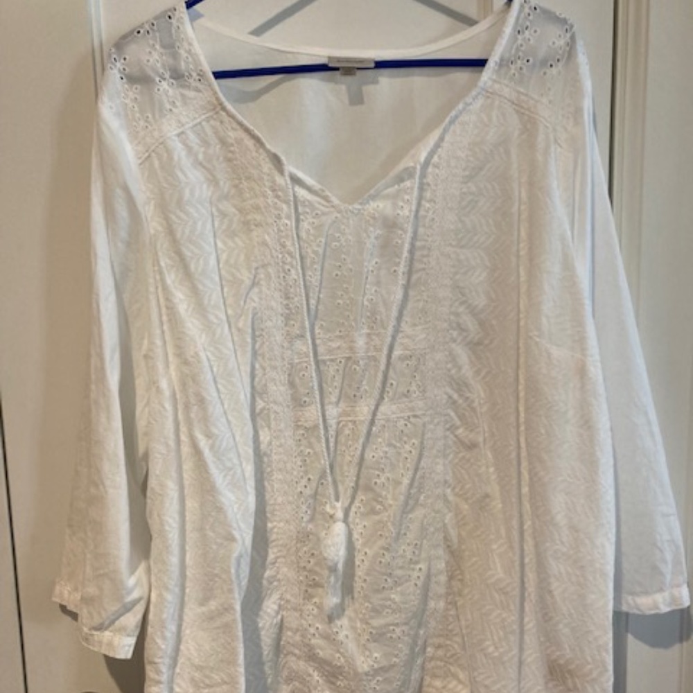 Avenue white peasant top size 22/24